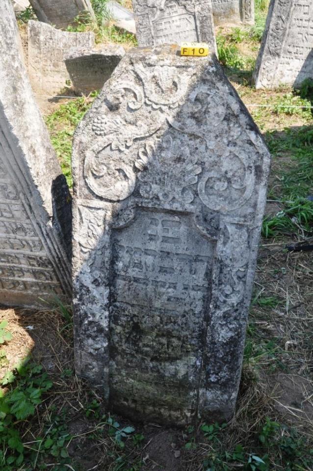 The Tombstone of r' Avraham ben Yosef